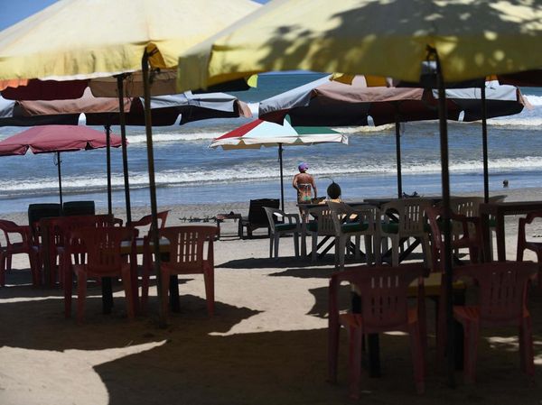 Suasana Pantai Kuta Pada Libur Akhir Pekan Sebelum Lebaran