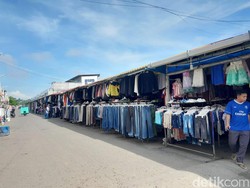 Melihat Serunya Thrifting Baju Lebaran di Batam