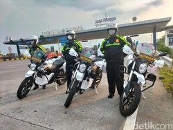 Tim Urai PJR Polda Jatim Siagakan Motor Listrik Atasi Kepadatan Arus Mudik
