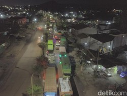Cerita Sopir Truk Terjebak Macet 8 Jam di Pelabuhan Ciwandan