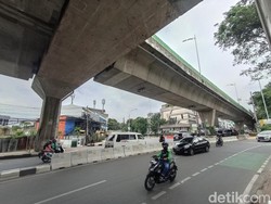 Sempat Diterobos Pengendara, Simpang Santa Jaksel Kini Ditutup Barier Beton