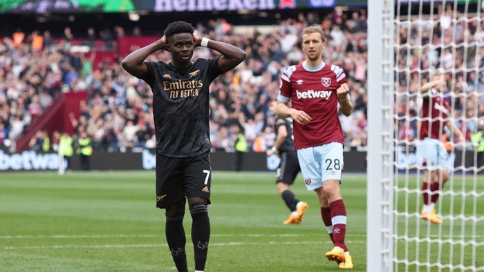 LONDON, ENGLAND - APRIL 16: Bukayo Saka of Arsenal looks dejected after missing a penalty during the Premier League match between West Ham United and Arsenal FC at London Stadium on April 16, 2023 in London, United Kingdom. (Photo by Charlotte Wilson/Offside/Offside via Getty Images)
