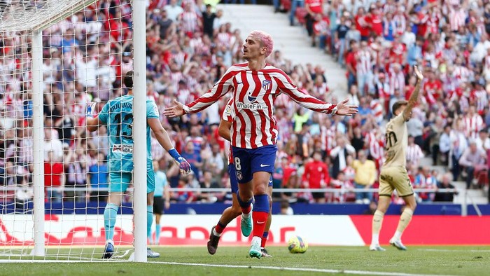 MADRID, SPAIN - APRIL 16: Antoine Griezmann of Atletico Madrid celebrates after scoring the teams second goal during the LaLiga Santander match between Atletico de Madrid and UD Almeria at Civitas Metropolitano Stadium on April 16, 2023 in Madrid, Spain. (Photo by Florencia Tan Jun/Getty Images)