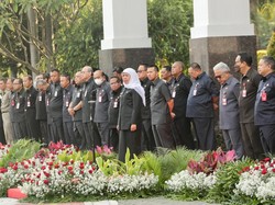 Khofifah Wanti-wanti ASN Pemprov Jatim Tak Pakai Mobil Dinas untuk Mudik