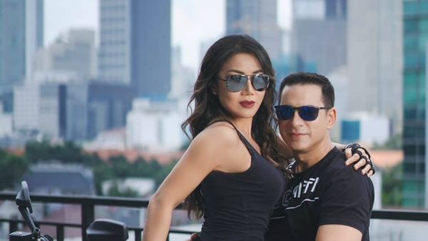 7 Potret Mesra Ari Wibowo & Istri, Gugat Cerai Setelah 16 Tahun Menikah