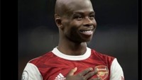Arsenal seri 2-2 melawan West Ham, dengan peluang untuk menang melayang usai Bukayo Saka gagal dalam eksekusi penaltinya. Saka pun kena ledek meme. Foto: dok. Twitter