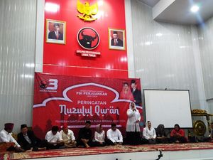 PDIP Jatim Berbagi dengan Anak Yatim: Jangan Patah Semangat Kejar Cita-cita PDIP Jatim Berbagi dengan Anak Yatim: Jangan Patah Semangat Kejar Cita-cita