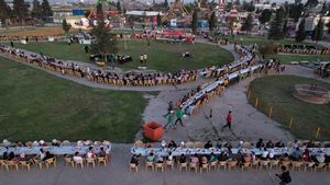 Begini Momen Buka Puasa Bersama di Irak, Mengular di Sepanjang Taman
