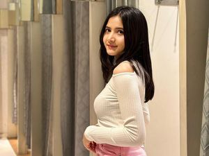 Klarifikasi Terbaru Bulan Sutena soal Video Syur 1 Menit 14 Detik Mirip Dirinya Klarifikasi Terbaru Bulan Sutena soal Video Syur 1 Menit 14 Detik Mirip Dirinya