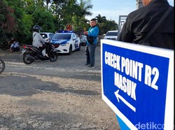 Check Point Pemudik Naik Motor di Pantura Brebes, Ada Layanan Pijat Gratis