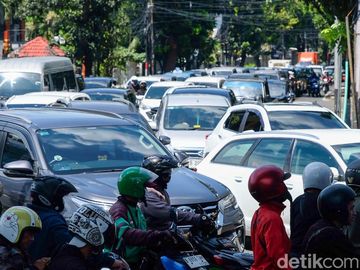Duh! Rekayasa Lalin Simpang Santa Bikin Jalan Tambah Macet