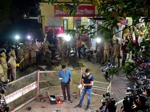 Dunia Hari Ini: Eks Anggota Parlemen India Ditembak Saat Siaran Langsung TV Dunia Hari Ini: Eks Anggota Parlemen India Ditembak Saat Siaran Langsung TV