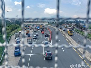 Belum Terjadi Lonjakan Pemudik di Exit Tol Cileunyi Bandung
