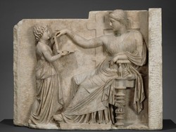 Ada Objek Mirip Laptop di Patung Penguburan Yunani Ini, Begini Faktanya