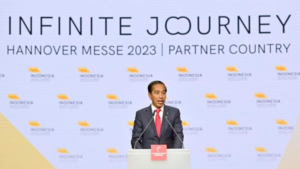 Presiden Joko Widodo (Jokowi) menghadiri pembukaan Hannover Messe 2023 di Hannover Congress Centrum, Hannover, Jerman. Jokowi memaparkan deforestasi hingga hutan yang direhabilitasi.