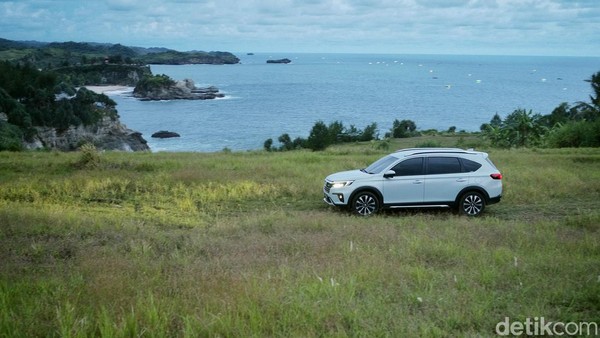 Honda BR-V di Pantai Klayar, Pacitan