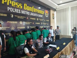 Penampakan Hud Filbert Berbaju Tahanan Usai Keciduk karena Narkoba