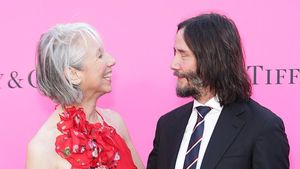 7 Foto Terbaru Keanu Reeves dan Pacar Mesra, Ciuman di Karpet Merah