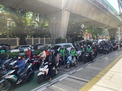 Netizen Keluhkan Kemacetan di Jalan Wolter Monginsidi