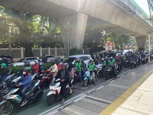 Netizen Keluhkan Kemacetan di Jalan Wolter Monginsidi Netizen Keluhkan Kemacetan di Jalan Wolter Monginsidi