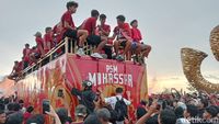 Potret Kemeriahan Konvoi PSM Makassar Juara di Kota Daeng