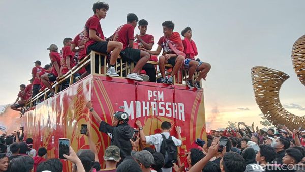 Potret Kemeriahan Konvoi PSM Makassar Juara di Kota Daeng