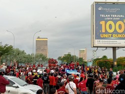 Titik Akhir Konvoi PSM di CPI Dipadati Suporter Menunggu Wiljan Pluim Cs