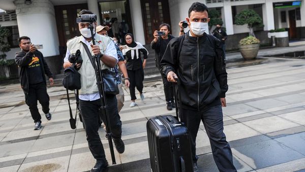 KPK Amankan 3 Koper Hitam dari Ruang Wali Kota Bandung