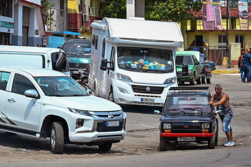 People wait for fuel at a gas station in Havana on April 14, 2023. - Cuba is experiencing a new gasoline shortage crisis because the countries that provide it with crude also face 