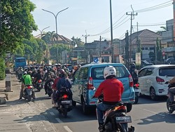 Lalin Ciputat Arah Jakarta Macet, Warga Harap Ada Pelebaran Jalan