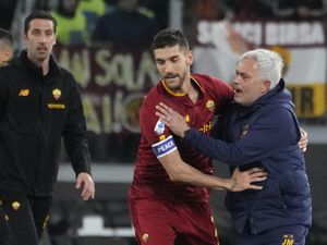 Cara Mourinho Lindungi Kapten Roma dari Kritik Cara Mourinho Lindungi Kapten Roma dari Kritik