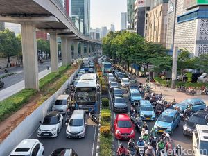 Jalan Rasuna Said Arah Mampang Macet Parah Sore Ini