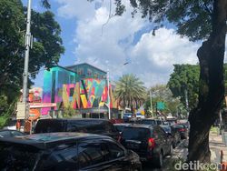 Penutupan Simpang Santa Juga Bikin Macet Parah Senopati dan Jl Suryo!