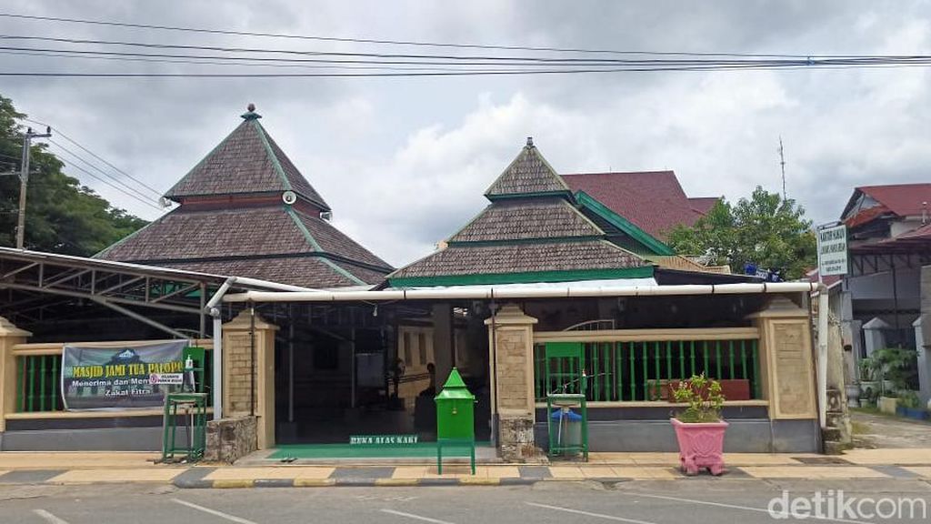 Potret Masjid Jami Tua Palopo yang Masih Kokoh Meski Sudah Berusia 419 Tahun Potret Masjid Jami Tua Palopo yang Masih Kokoh Meski Sudah Berusia 419 Tahun