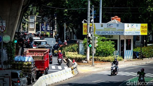 Potret Trotoar Simpang Santa yang Disulap Jadi Jalan Raya