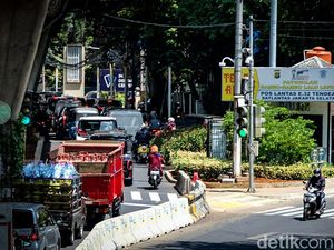 Potret Trotoar Simpang Santa yang Disulap Jadi Jalan Raya