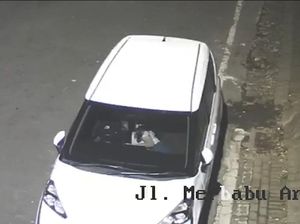 Sejoli di Kota Malang Terekam CCTV Mesum di Dalam Mobil Sejoli di Kota Malang Terekam CCTV Mesum di Dalam Mobil