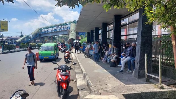 Penumpang angkot di Bogor terlantar gara-gara sopir mogok operasi (M Sholihin-detikcom)