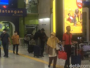 Cerita Portir di Stasiun Gambir Rela Tak Mudik demi Mencari Rezeki Cerita Portir di Stasiun Gambir Rela Tak Mudik demi Mencari Rezeki