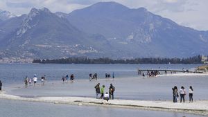 Italia Kekeringan Parah, Wisatawan Sampai Bisa Seberangi Pulau Jalan Kaki