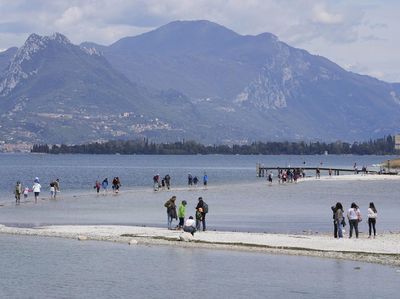 Italia Kekeringan Parah, Wisatawan Sampai Bisa Seberangi Pulau Jalan Kaki
