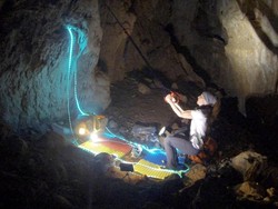 Edan, Perempuan Ini 500 Hari Bertahan di Bawah Tanah