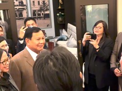 Momen Prabowo Berbincang Pakai Bahasa Jerman dengan Mahasiswa