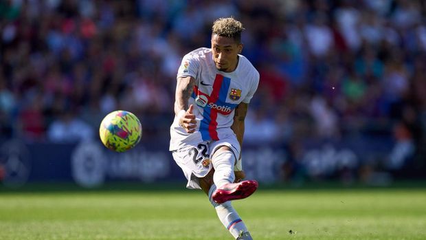 GETAFE, SPAIN - APRIL 16: Raphinha of FC Barcelona takes a free kick during the LaLiga Santander match between Getafe CF and FC Barcelona at Coliseum Alfonso Perez on April 16, 2023 in Getafe, Spain. (Photo by Angel Martinez/Getty Images)