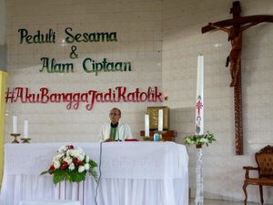 Ganjar Dipuji Beri Insentif ke Pengajar Agama Katolik di Jateng