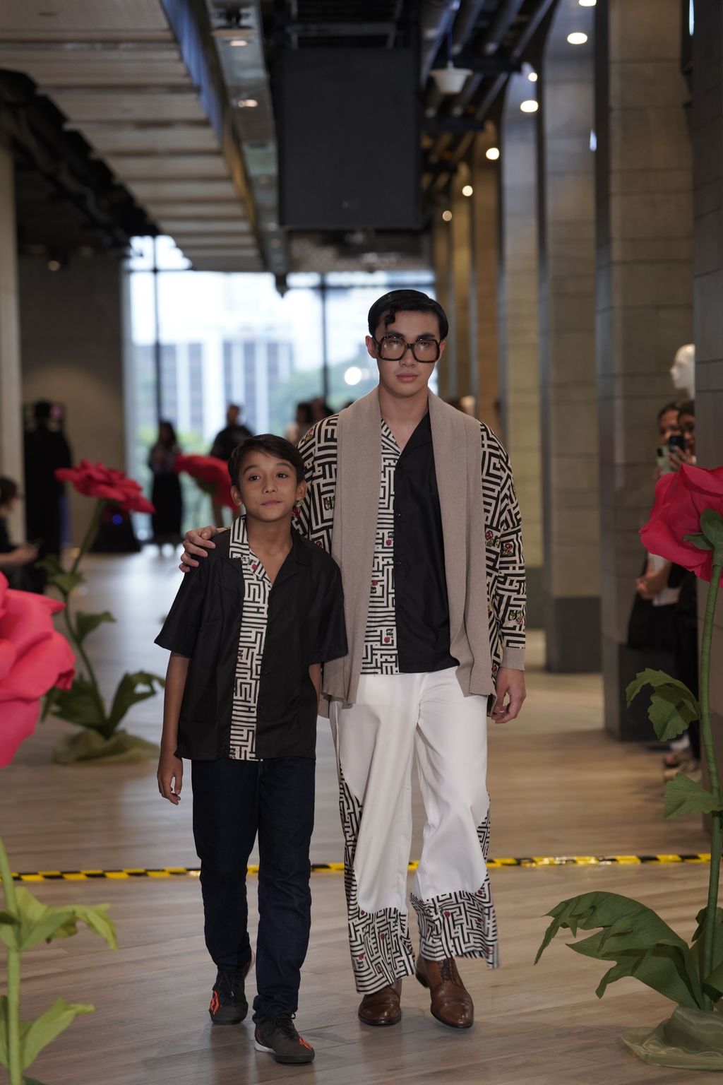 Renjana Senja, NonaxTities Sapoetra