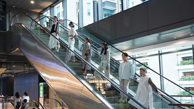 Renjana Senja, NonaxTities Sapoetra