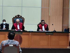 Tuding Dakwaan Kasus Lord Luhut Mengada-ada, Haris Azhar Minta Dibebaskan