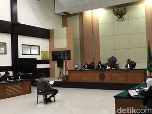 Eksepsi, Haris Azhar Sebut Dakwaan Kasus Lord Luhut Mengada-ada Eksepsi, Haris Azhar Sebut Dakwaan Kasus Lord Luhut Mengada-ada