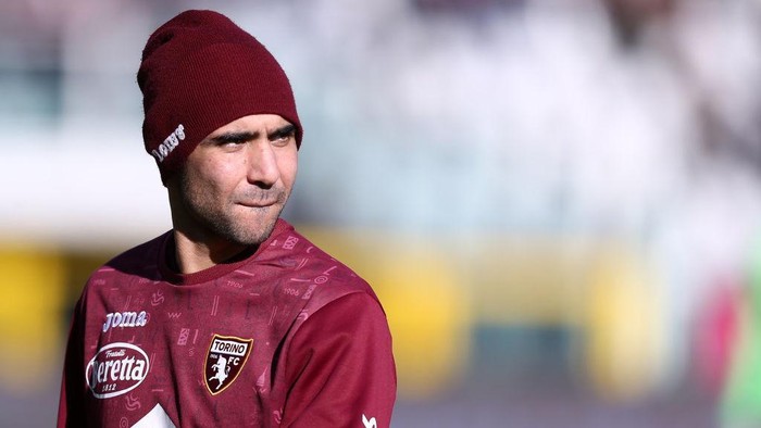 TURIN, ITALY - DECEMBER 12: Simone Zaza of Torino FC warm up during the Serie A match between Torino FC and Bologna FC at Stadio Olimpico di Torino on December 12, 2021 in Turin, Italy. (Photo by Sportinfoto/DeFodi Images via Getty Images)